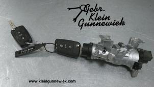 Usados Cerradura de contacto y llave Volkswagen Transporter Precio € 50,00 Norma de margen ofrecido por Gebr.Klein Gunnewiek Ho.BV