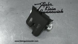 Usagé Mécanique de verrouillage hayon Volkswagen Polo Prix € 25,00 Règlement à la marge proposé par Gebr.Klein Gunnewiek Ho.BV