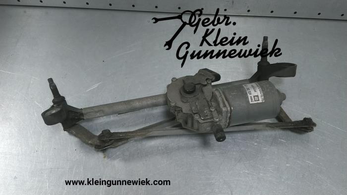 Front wiper motor from a Opel Corsa 2007