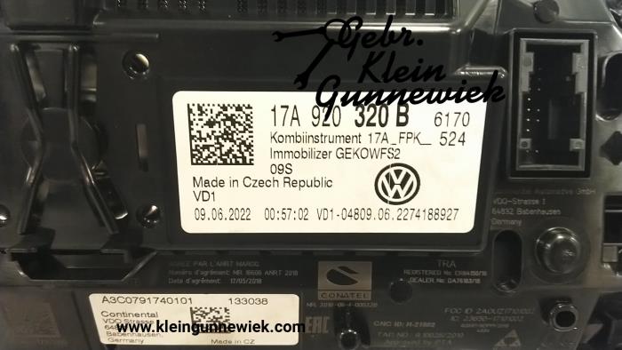Instrument panel from a Volkswagen T-Roc 2022