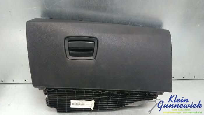 Begagnade Handskfack BMW 5-Serie Pris € 30,00 Marginaltabell erbjuds av Klein Gunnewiek Autodemontage & Motorentechniek