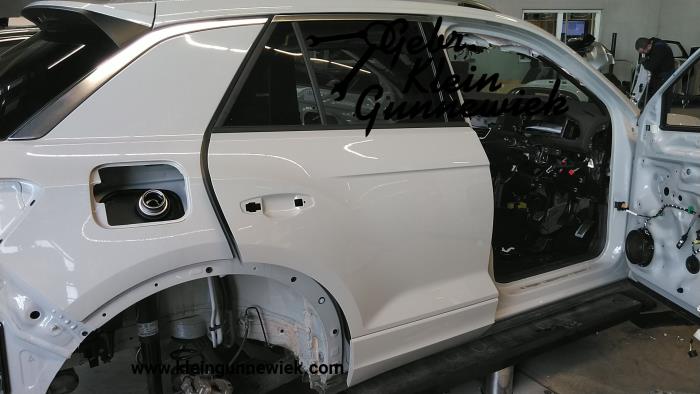 Drzwi prawe tylne wersja 4-drzwiowa z Volkswagen T-Roc 2023
