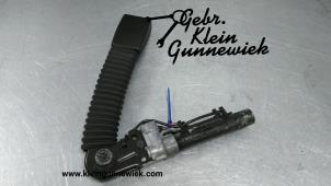 Usagé Tendeur de ceinture droit BMW 528 Prix € 95,00 Règlement à la marge proposé par Gebr.Klein Gunnewiek Ho.BV