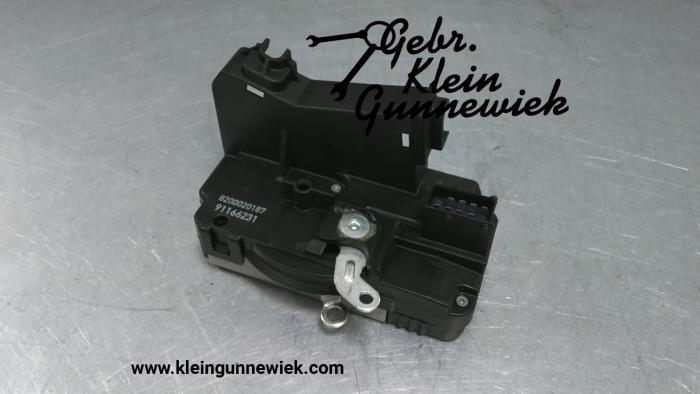 Tailgate lock mechanism from a Renault Trafic 2002