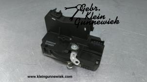 Used Tailgate lock mechanism Renault Trafic Price € 40,00 Margin scheme offered by Gebr.Klein Gunnewiek Ho.BV