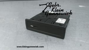 Usagé Connexion USB Mercedes GLE-Klasse Prix € 50,00 Règlement à la marge proposé par Gebr.Klein Gunnewiek Ho.BV