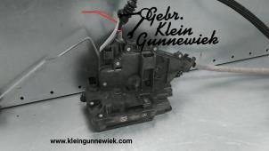 Używane Mechanizm blokady drzwi prawych przednich wersja 4-drzwiowa Mercedes GLE-Klasse Cena € 75,00 Procedura marży oferowane przez Gebr.Klein Gunnewiek Ho.BV