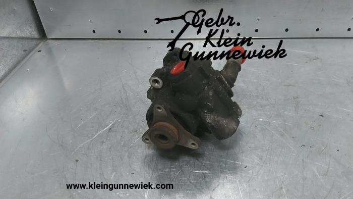 Power steering pump from a Renault Master 2010