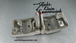 Używane Zawias tylnej klapy Volkswagen Transporter Cena € 95,00 Procedura marży oferowane przez Gebr.Klein Gunnewiek Ho.BV