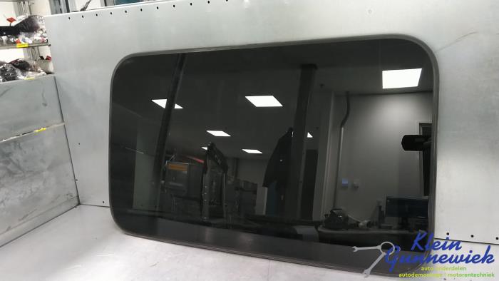 Używane Szyba szyberdachu Mercedes EQC Cena € 565,00 Procedura marży oferowane przez Klein Gunnewiek Autodemontage & Motorentechniek