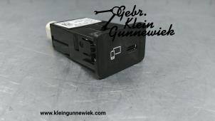 Gebrauchte AUX / USB-Anschluss Mercedes A-Klasse Preis € 15,00 Margenregelung angeboten von Gebr.Klein Gunnewiek Ho.BV