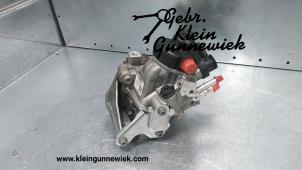 Usados Bomba de gasolina mecánica Renault Kangoo Precio € 150,00 Norma de margen ofrecido por Gebr.Klein Gunnewiek Ho.BV