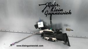 Używane Mechanizm blokady drzwi lewych przednich wersja 4-drzwiowa Mercedes GLK-Klasse Cena € 75,00 Procedura marży oferowane przez Gebr.Klein Gunnewiek Ho.BV