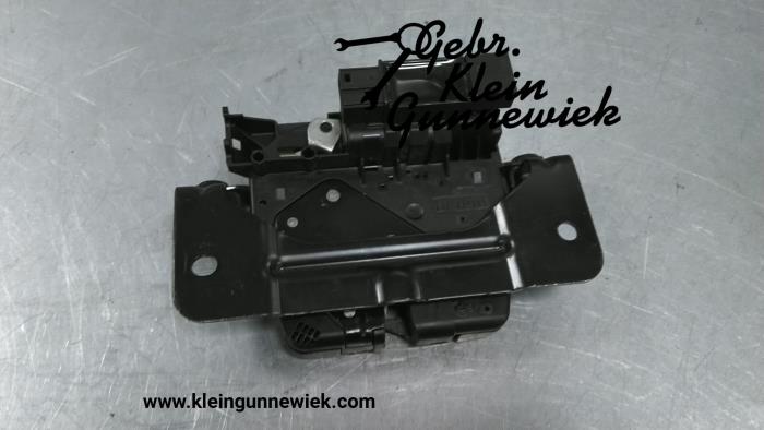 Tailgate lock mechanism from a BMW 4-Serie 2019