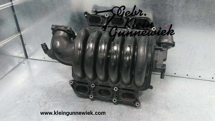 Intake manifold from a Audi A8 2006