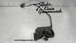 Usados Mecanismo de cerradura de capó Volkswagen Golf Precio € 30,00 Norma de margen ofrecido por Gebr.Klein Gunnewiek Ho.BV