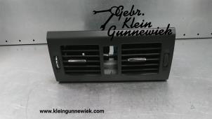 Używane Kratka wentylacyjna deski rozdzielczej Mercedes GLK-Klasse Cena € 45,00 Procedura marży oferowane przez Gebr.Klein Gunnewiek Ho.BV