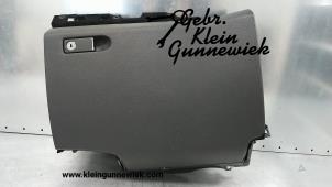 Używane Schowek w desce rozdzielczej Mercedes GLK-Klasse Cena € 65,00 Procedura marży oferowane przez Gebr.Klein Gunnewiek Ho.BV