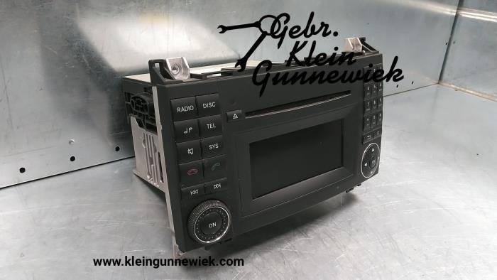 Radio CD player from a Mercedes Vito 2013