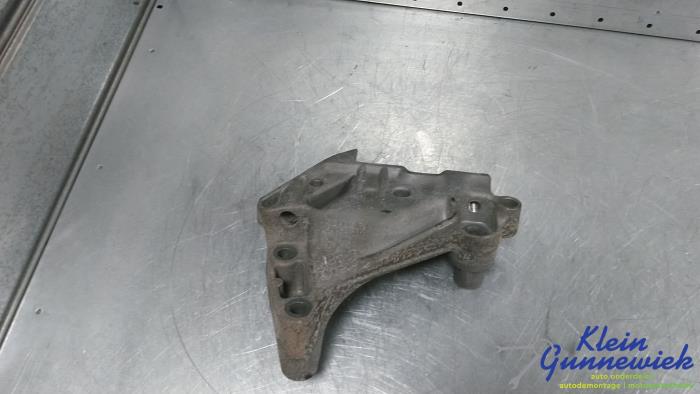 Usagé Support moteur Volkswagen Golf Prix € 25,00 Règlement à la marge proposé par Klein Gunnewiek Autodemontage & Motorentechniek