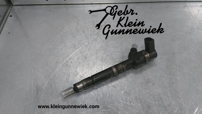 Injector (diesel) from a Mercedes 207 - 410 2001
