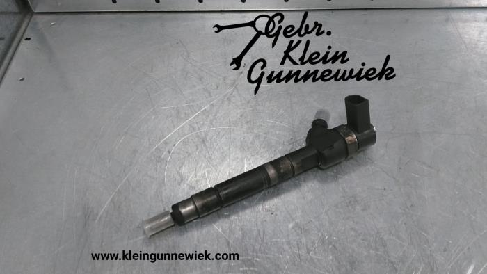 Injector (diesel) from a Mercedes 207 - 410 2001