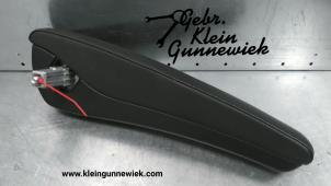 Used Armrest Mercedes Vito Price € 75,00 Margin scheme offered by Gebr.Klein Gunnewiek Ho.BV