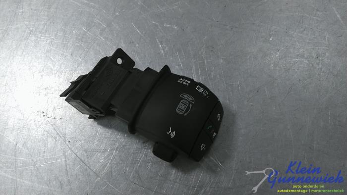 Używane Panel obslugi radia Renault Scenic Cena € 15,00 Procedura marży oferowane przez Klein Gunnewiek Autodemontage & Motorentechniek