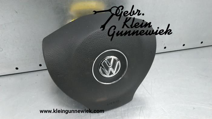 Left airbag (steering wheel) from a Volkswagen Golf 2012