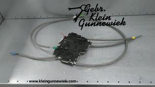 Gebrauchte Schließmechanik Heckklappe Mercedes Vito Preis € 90,00 Margenregelung angeboten von Gebr.Klein Gunnewiek Ho.BV