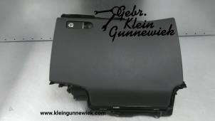 Używane Schowek w desce rozdzielczej Mercedes GLK-Klasse Cena € 85,00 Procedura marży oferowane przez Gebr.Klein Gunnewiek Ho.BV