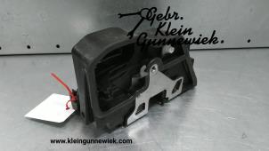 Used Front door lock mechanism 4-door, right BMW 3-Serie Price € 50,00 Margin scheme offered by Gebr.Klein Gunnewiek Ho.BV