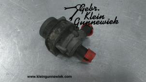 Usagé Pompe à eau Volvo V40 Prix € 65,00 Règlement à la marge proposé par Gebr.Klein Gunnewiek Ho.BV