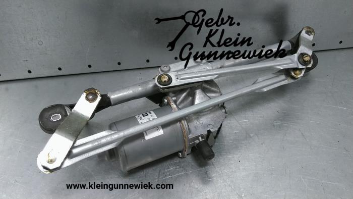 Front wiper motor from a Opel Corsa 2015