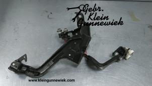 Used Rear door hinge, right Mercedes Sprinter Price € 150,00 Margin scheme offered by Gebr.Klein Gunnewiek Ho.BV