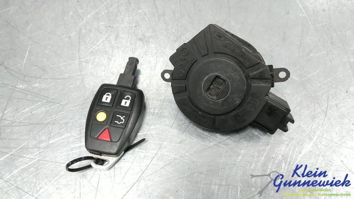 Używane Stacyjka + Kluczyk Volvo V50 Cena € 75,00 Procedura marży oferowane przez Klein Gunnewiek Autodemontage & Motorentechniek