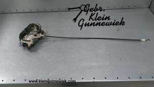 Gebrauchte Türschlossmechanik 2-türig links Mercedes Vito Preis € 50,00 Margenregelung angeboten von Gebr.Klein Gunnewiek Ho.BV