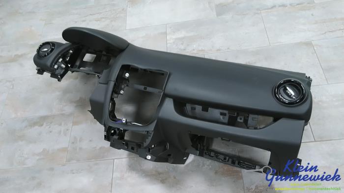 Używane Panel Renault Clio Cena € 163,00 Procedura marży oferowane przez Klein Gunnewiek Autodemontage & Motorentechniek