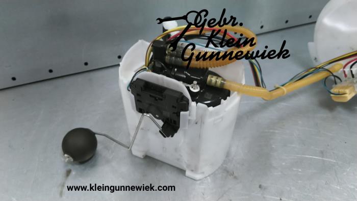 Electric fuel pump from a BMW 3-Serie 2021