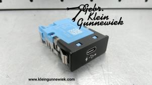 Used AUX / USB connection BMW 3-Serie Price € 30,00 Margin scheme offered by Gebr.Klein Gunnewiek Ho.BV
