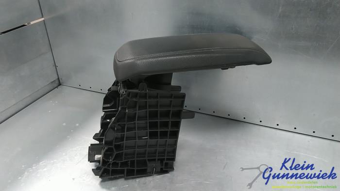 Begagnade Armstöd BMW 1-Serie Pris € 85,00 Marginaltabell erbjuds av Klein Gunnewiek Autodemontage & Motorentechniek
