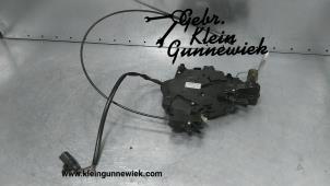 Usagé Serrure portière mécanique 4portes arrière droite Volkswagen Transporter Prix € 65,00 Règlement à la marge proposé par Gebr.Klein Gunnewiek Ho.BV