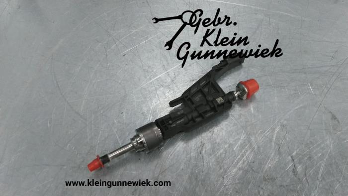 Injector (petrol injection) from a BMW 3-Serie 2021