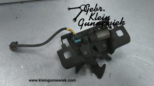 Used Bonnet lock mechanism Renault Clio Price € 25,00 Margin scheme offered by Gebr.Klein Gunnewiek Ho.BV