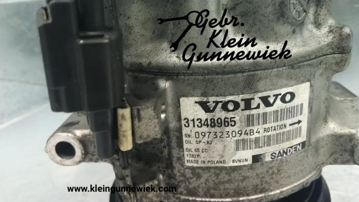 Bomba de aire acondicionado de un Volvo V40 2014