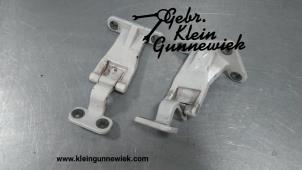 Gebrauchte Scharnier Heckklappe Volkswagen Caddy Preis € 45,00 Margenregelung angeboten von Gebr.Klein Gunnewiek Ho.BV