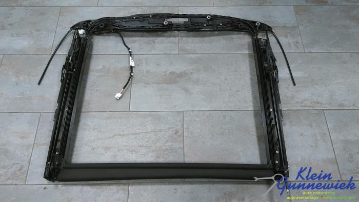 Używane Mechanizm szyberdachu Mercedes E-Klasse Cena € 368,00 Procedura marży oferowane przez Klein Gunnewiek Autodemontage & Motorentechniek