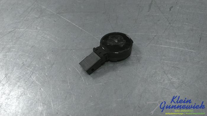 Begagnade Regnsensor Peugeot Partner Pris € 31,00 Marginaltabell erbjuds av Klein Gunnewiek Autodemontage & Motorentechniek