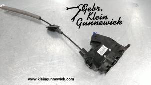 Gebrauchte Türschlossmechanik 4-türig links hinten Renault Scenic Preis € 60,00 Margenregelung angeboten von Gebr.Klein Gunnewiek Ho.BV