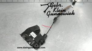 Usagé Serrure portière mécanique 4portes avant droite Renault Scenic Prix € 60,00 Règlement à la marge proposé par Gebr.Klein Gunnewiek Ho.BV